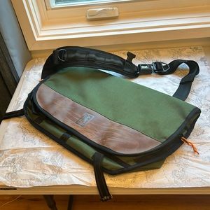 Chrome Industries Buran Messenger Bag with Leather Trim